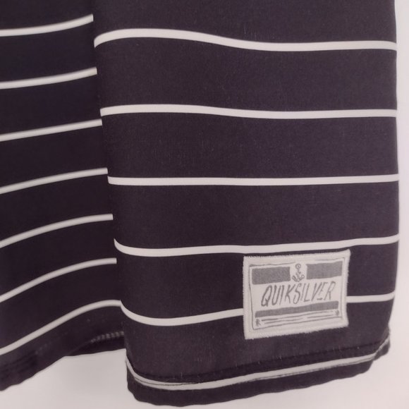 Quiksilver Cargo Side Pocket Red Black Blue & White Striped Surf Board Shorts - Picture 4 of 8